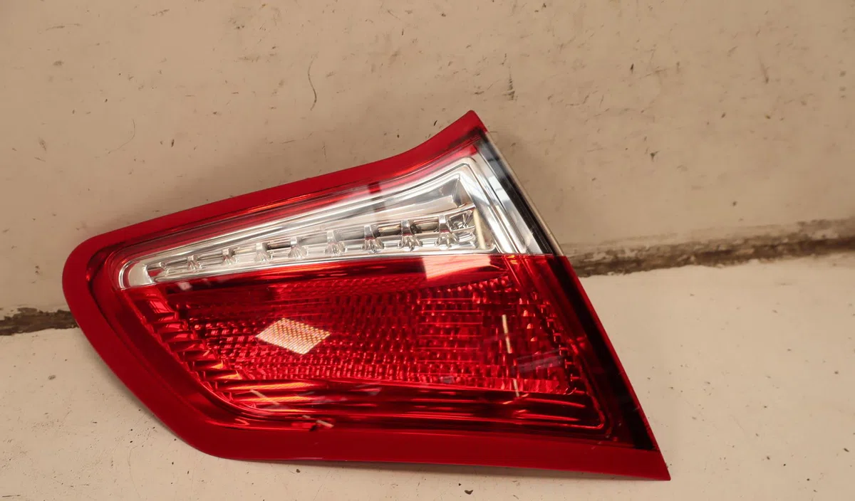 Feu arrière interieur gauche Citroën C4 II (NC_) 1.6 vti 120 (2009-2016) occasion