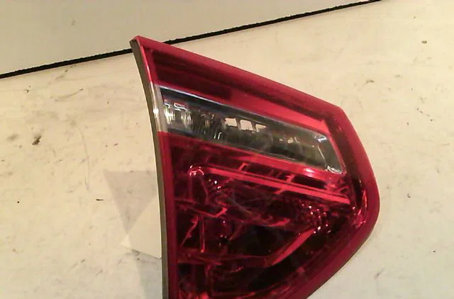 Feu arrière interieur gauche CITROEN C4 occasion