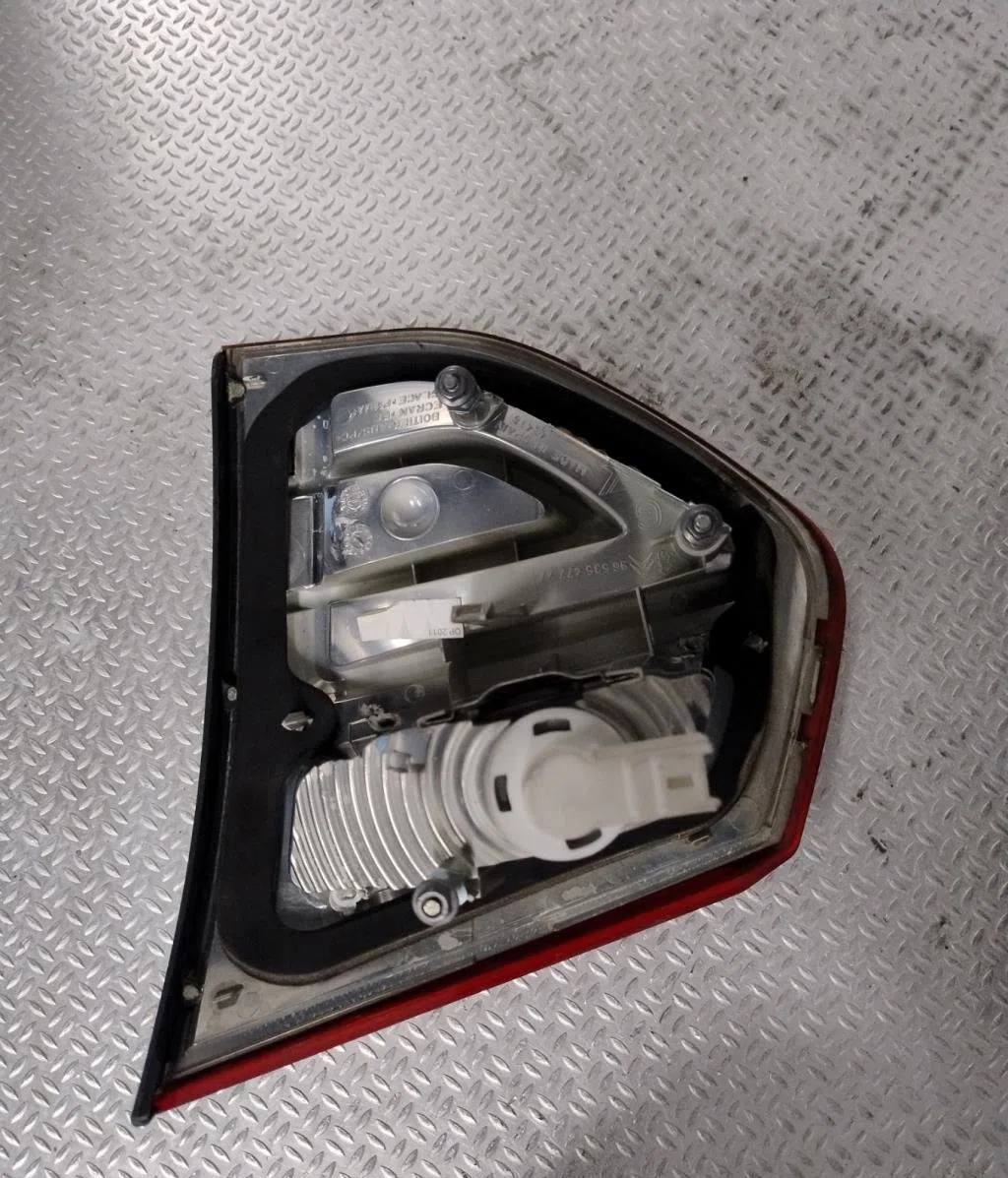 Feu arrière interieur gauche CITROEN C4 PICASSO 1  C4 PICASSO 1 occasion