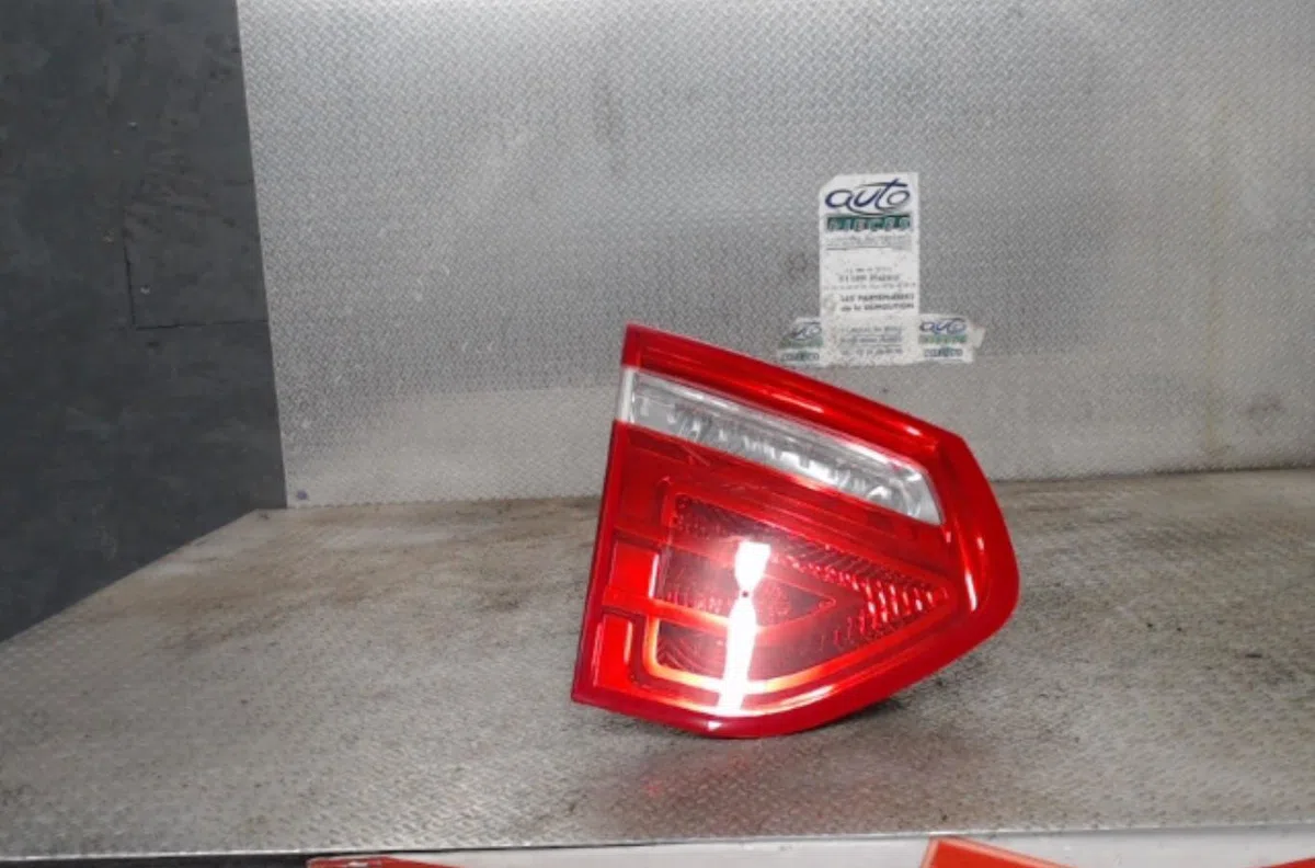 Feu arrière interieur gauche CITROEN C4 PICASSO 1  C4 PICASSO 1 occasion