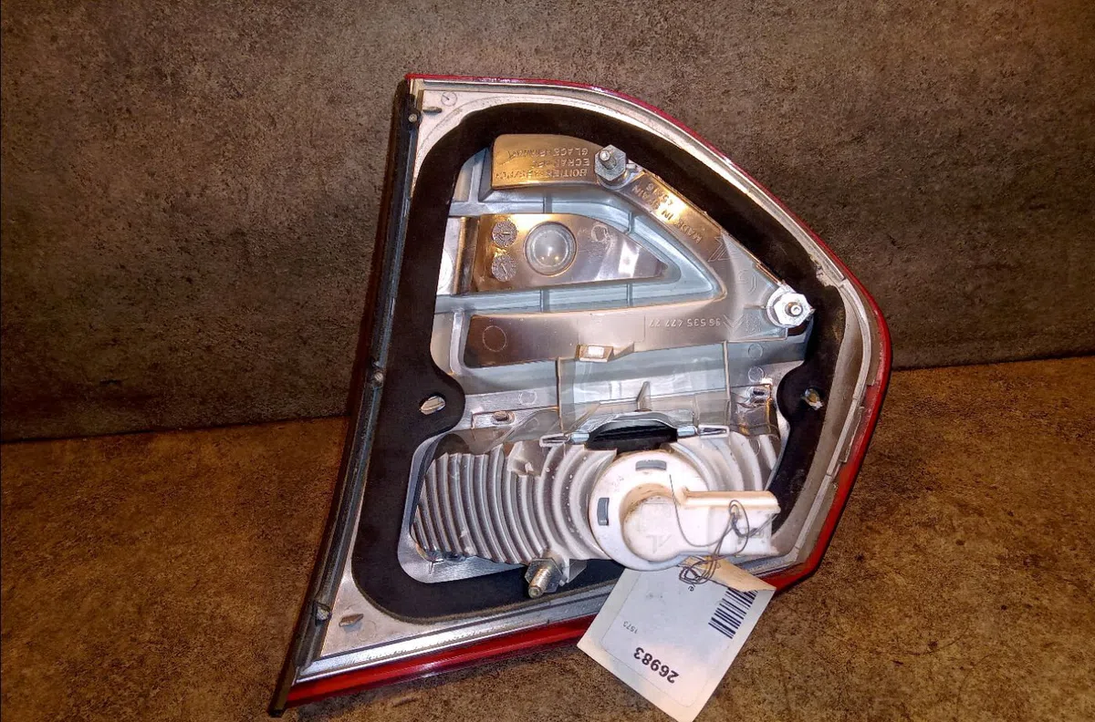 Feu arrière interieur gauche CITROEN C4 PICASSO I 2009 occasion
