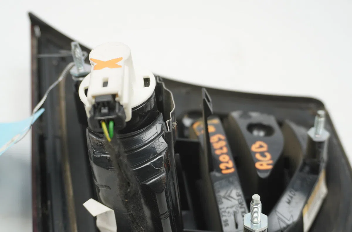 Feu arrière interieur gauche Citroen C4 PICASSO I Monospace (UD_) 1.6 hdi 110 (2010-2013) 5 portes occasion