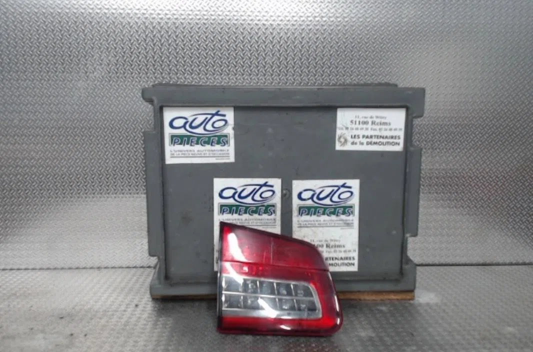 Feu arrière interieur gauche CITROEN C5 2  C5 2 occasion