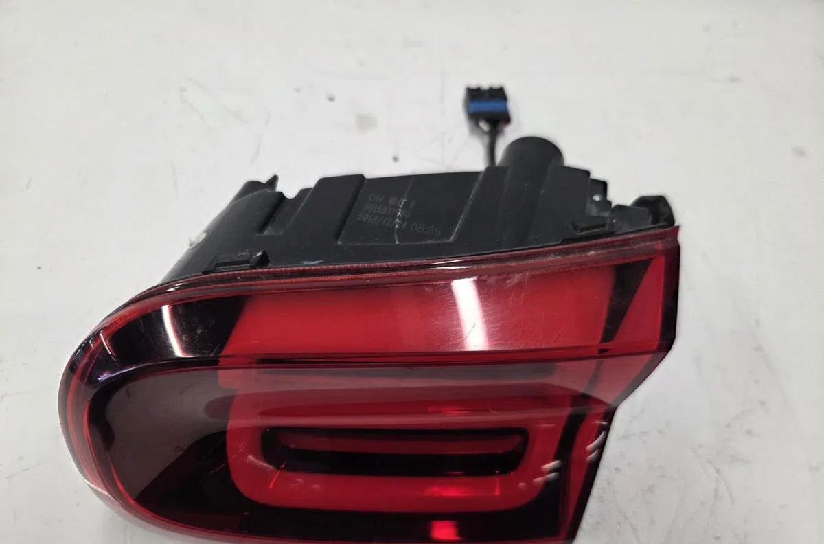 Feu arrière interieur gauche CITROEN C5 AIRCROSS PHASE 1 occasion