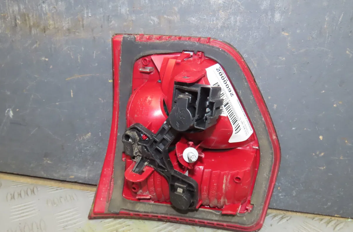 Feu arrière interieur gauche Citroen C5 III Break (RW_) 1.6 hdi 110 (2008) 5 portes occasion