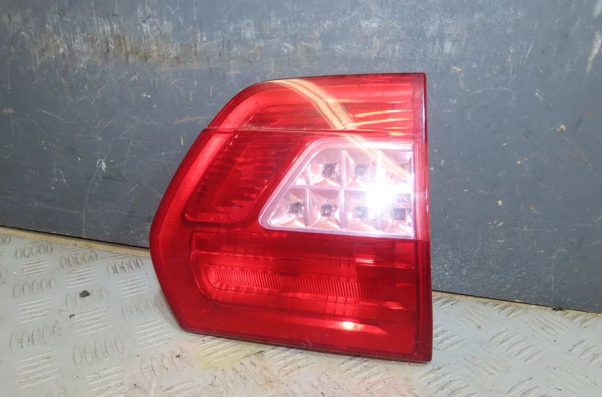 Feu arrière interieur gauche Citroen C5 III Break (RW_) 1.6 hdi 110 (2008) 5 portes occasion