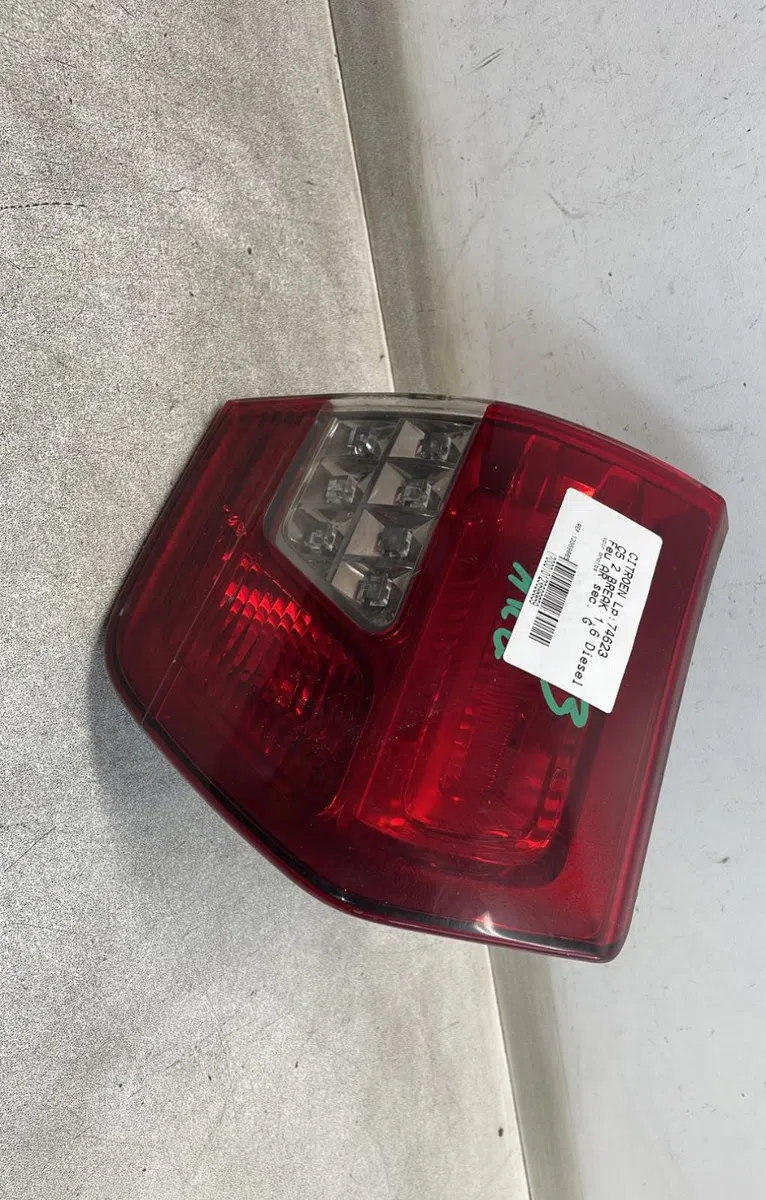 Feu arrière interieur gauche Citroen C5 III Break (RW_) 1.6 hdi 110 (2008) occasion