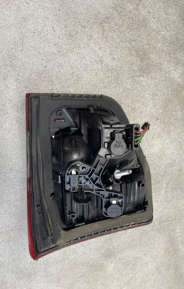Feu arrière interieur gauche Citroen C5 III Break (RW_) 1.6 hdi 110 (2008) occasion