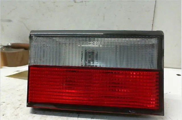 Feu arrière interieur gauche CITROEN XANTIA Phase 2 12-1997--06-2001 1.8i 16v occasion