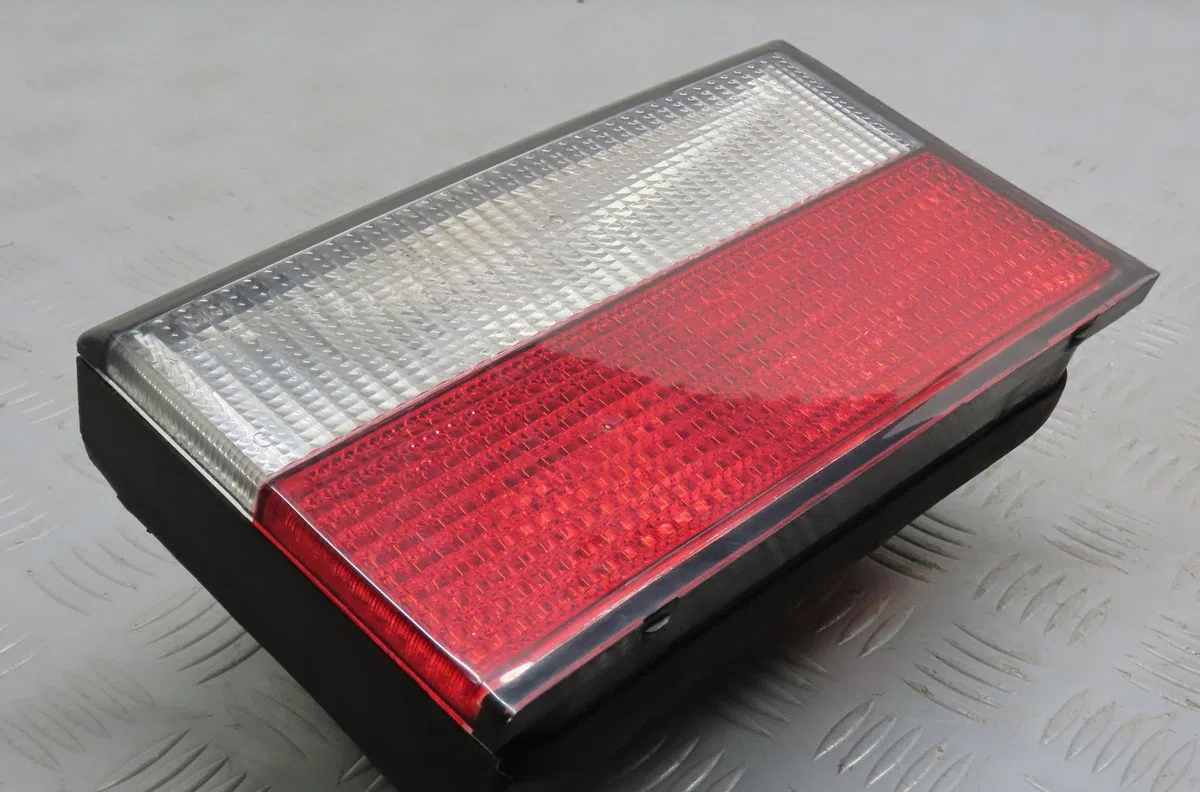 Feu arrière interieur gauche Citroen XANTIA (X1_, X2_) 2.0 hdi 109 (1999-2003) occasion