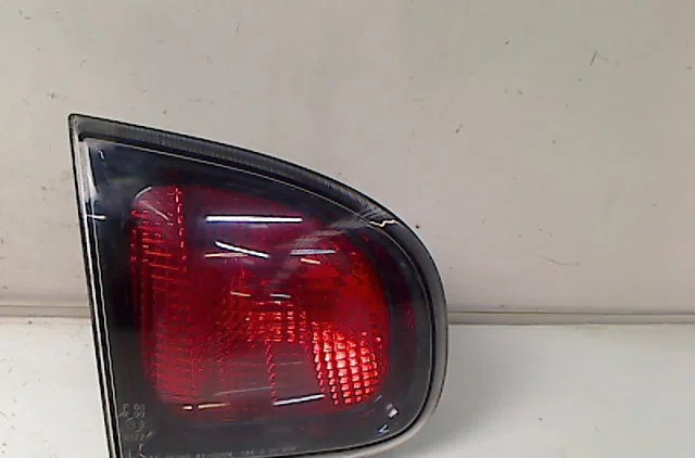 Feu arrière interieur gauche DAEWOO LANOS 2002 occasion