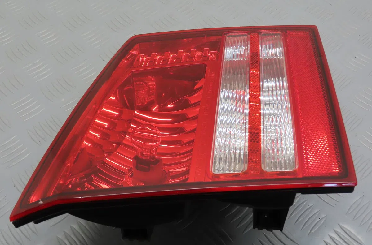 Feu arrière interieur gauche Dodge JOURNEY 2.0 crd (2008) occasion