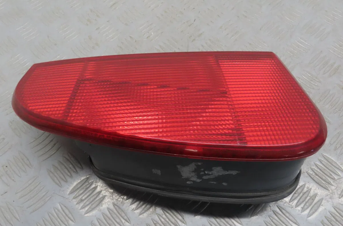 Feu arrière interieur gauche Fiat ULYSSE (220_) 2.0 16v (220aq5) (2000-2002) occasion