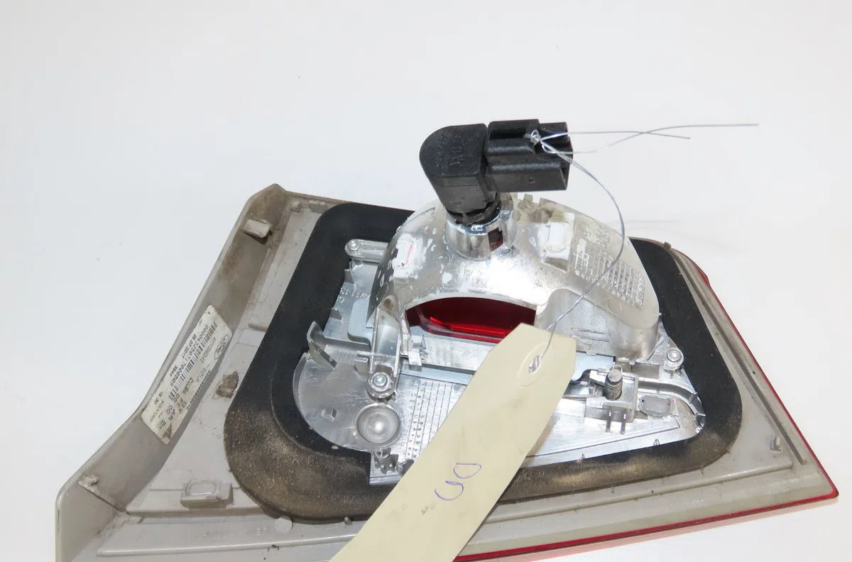 Feu arrière interieur gauche Ford B-MAX (JK) 1.0 ecoboost (2012) occasion