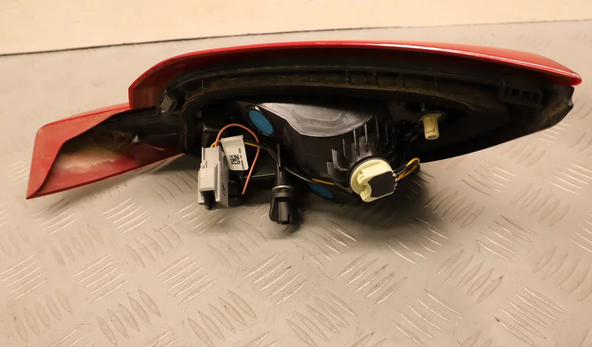 Feu arrière interieur gauche Ford FIESTA VII (HJ, HF) 1.0 ecoboost (2017) occasion