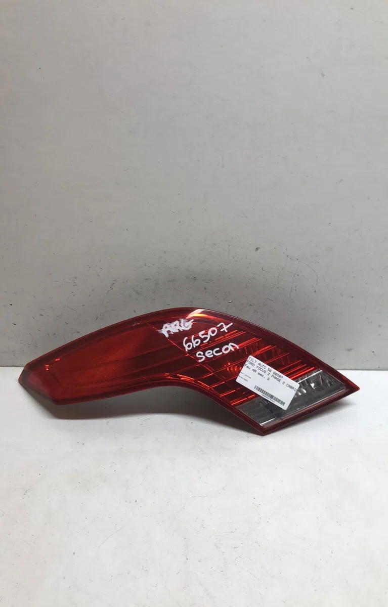 Feu arrière interieur gauche Ford FOCUS II Décapotable 2.0 tdci (2006-2010) occasion