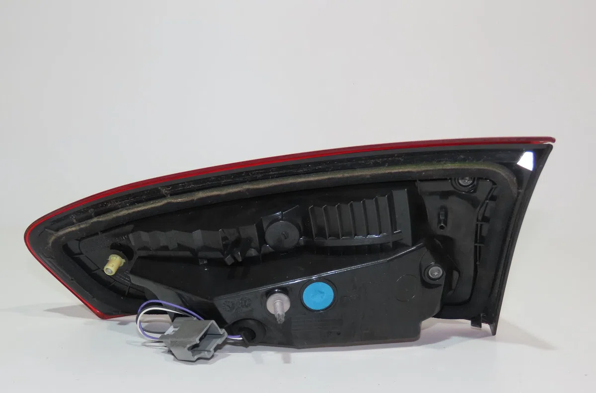 Feu arrière interieur gauche Ford FOCUS III Turnier 1.0 ecoboost (2012) occasion