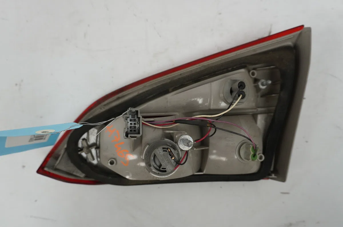 Feu arrière interieur gauche Ford FOCUS III Turnier 1.6 tdci (2010) occasion