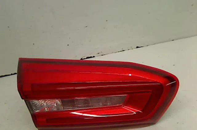 Feu arrière interieur gauche FORD FOCUS IV occasion