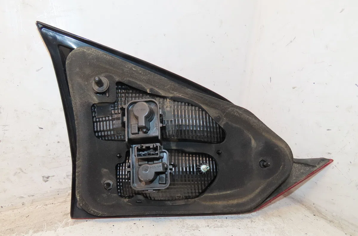Feu arrière interieur gauche Ford GRAND C-MAX (DXA-CB7, DXA-CEU) 1.6 tdci (2010-2019) occasion