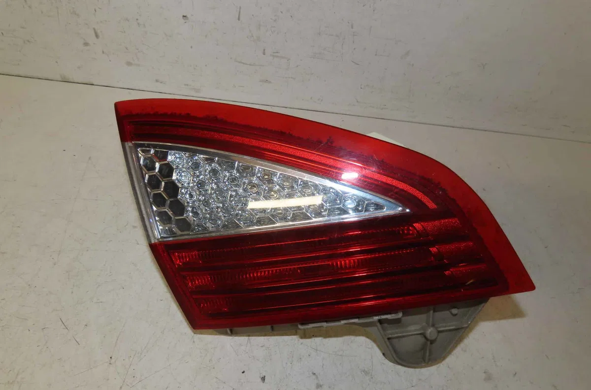Feu arrière interieur gauche FORD MONDEO III occasion