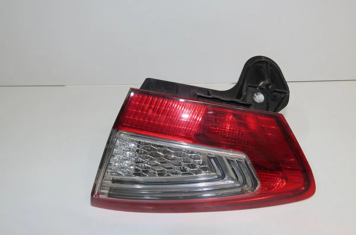 Feu arrière interieur gauche Ford MONDEO IV (BA7) 2.0 tdci (2007-2015) occasion