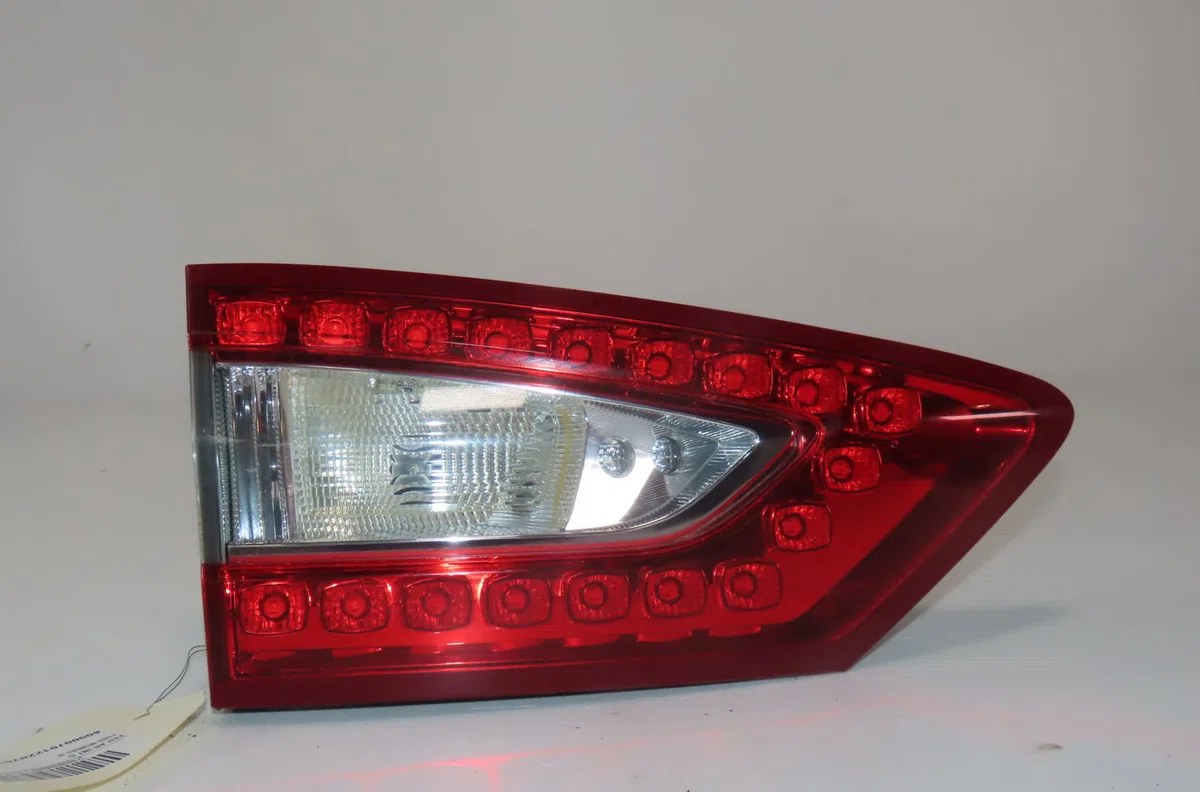 Feu arrière interieur gauche Ford MONDEO V Turnier (CF) 2.0 tdci (2014) occasion