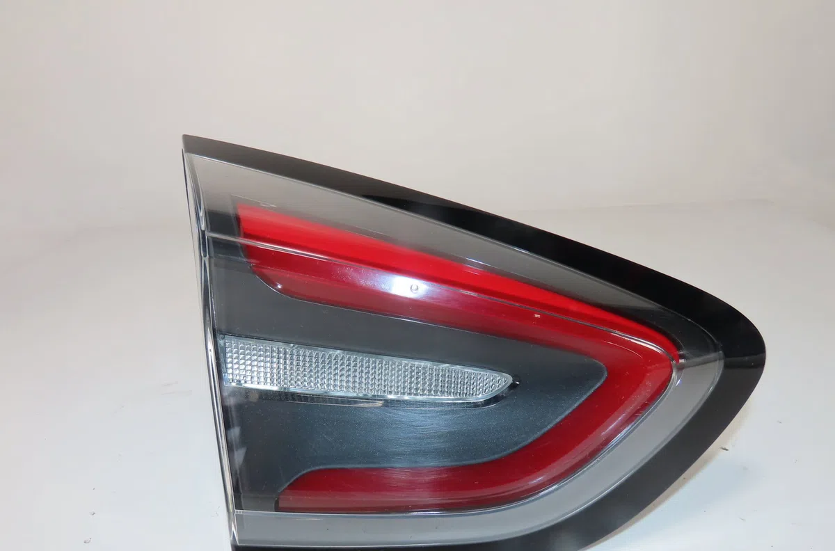Feu arrière interieur gauche Ford PUMA (J2K, CF7) 1.0 ecoboost (2019) occasion