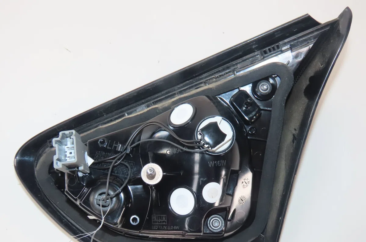 Feu arrière interieur gauche Ford PUMA (J2K, CF7) 1.0 ecoboost mhev (2019) occasion