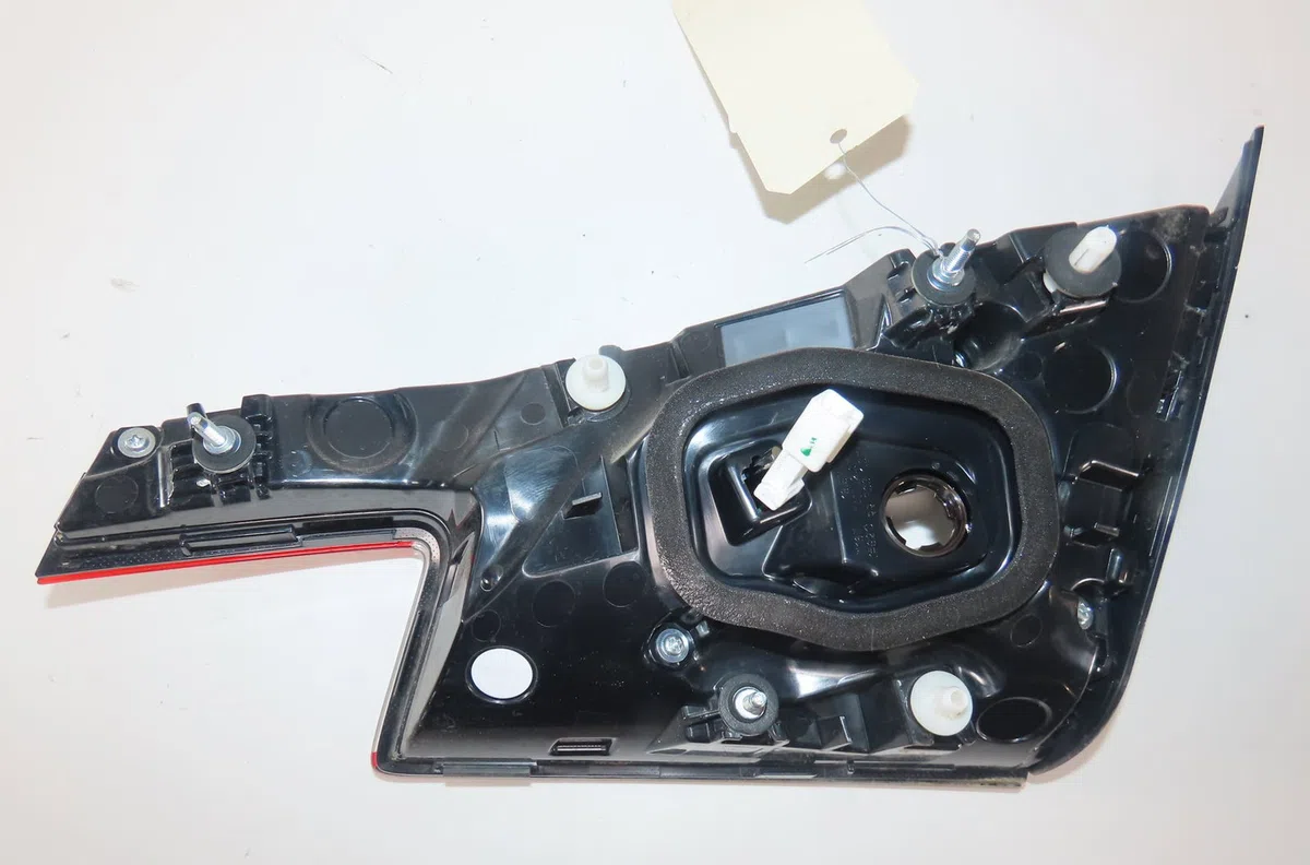 Feu arrière interieur gauche Honda CIVIC XI 3-5 portes (FL) 2.0 e:hev (2022) occasion