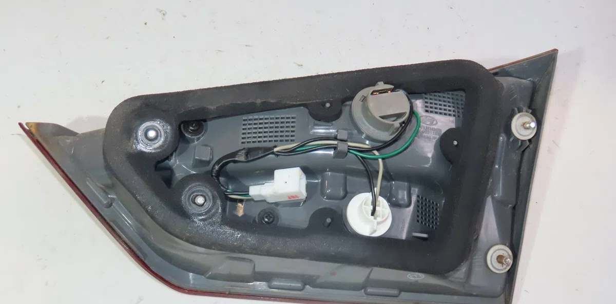 Feu arrière interieur gauche Hyundai Ix20 (JC) 1.4 crdi (2010-2019) occasion