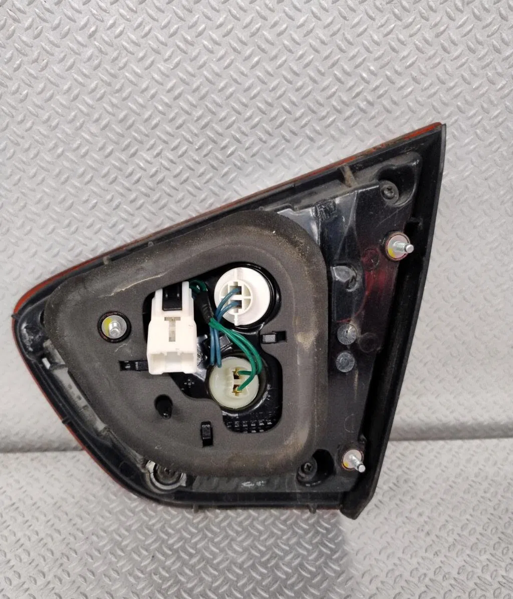 Feu arrière interieur gauche KIA RIO 3  RIO 3 PHASE 2 occasion