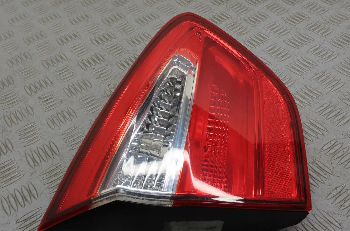Feu arrière interieur gauche Kia RIO III (UB) 1.2 cvvt (2014-2017) occasion