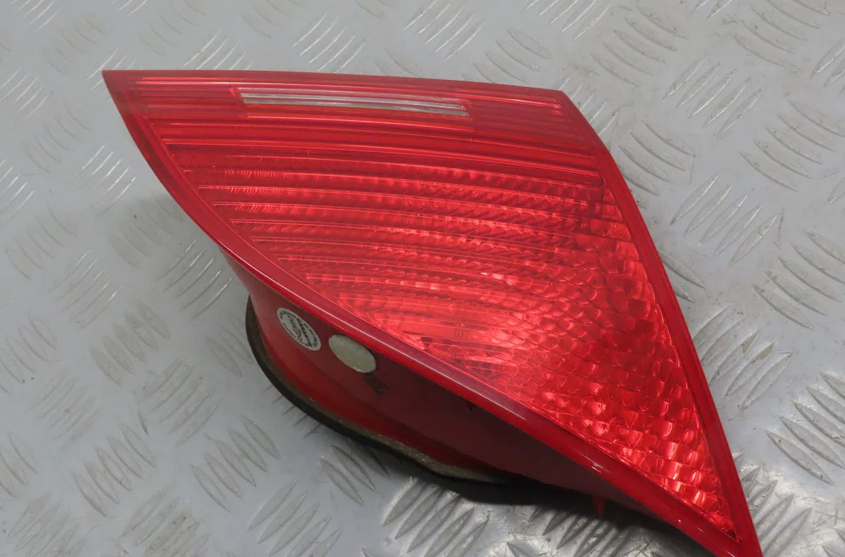 Feu arrière interieur gauche KIA VENGA occasion