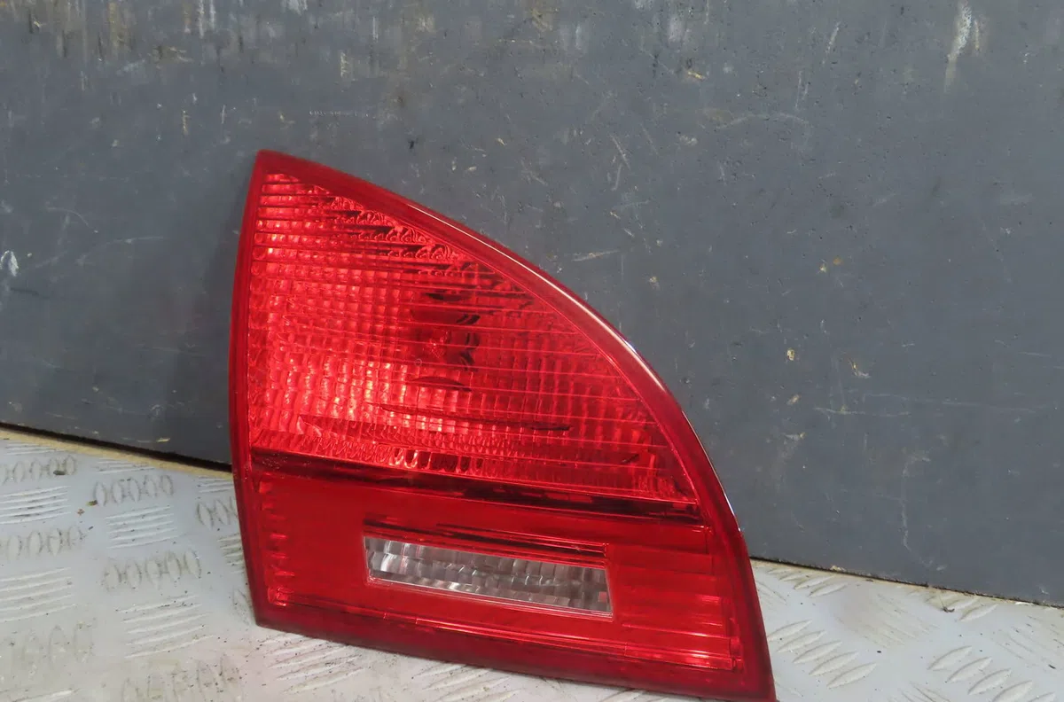 Feu arrière interieur gauche Kia VENGA (YN) 1.4 crdi 90 (2010) occasion