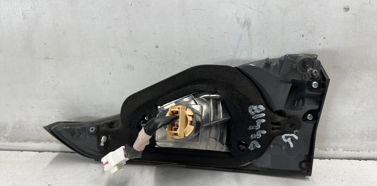 Feu arrière interieur gauche LEXUS CT PHASE 2 occasion