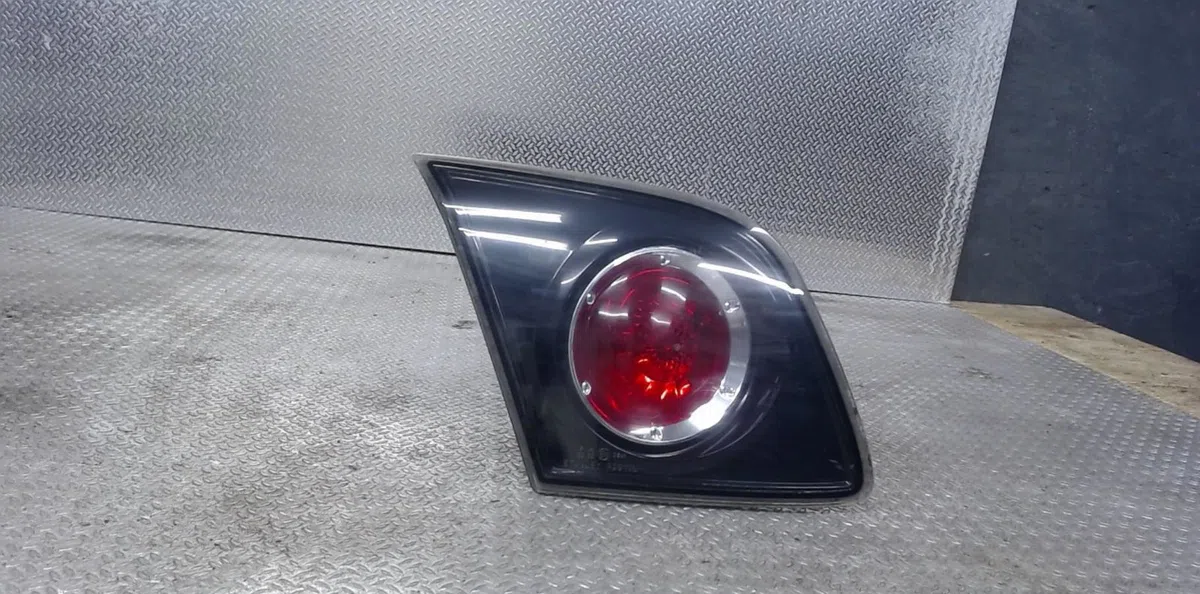 Feu arrière interieur gauche MAZDA 3 1  3 1 PHASE 2 occasion