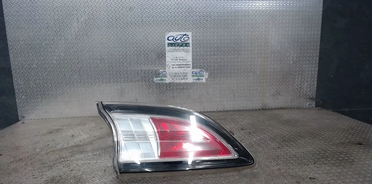 Feu arrière interieur gauche MAZDA 3 2  3 2 PHASE 1 occasion