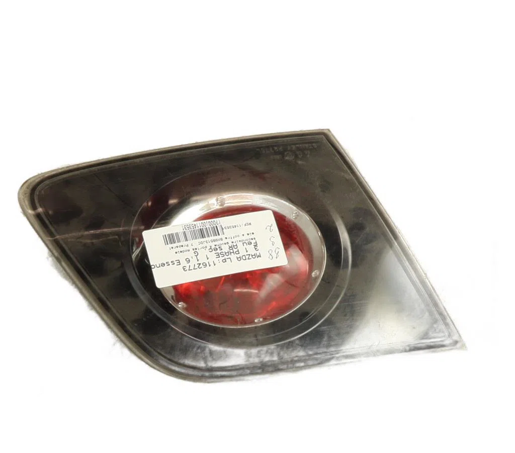 Feu arrière interieur gauche Mazda 3 A trois volumes (BK) 1.6 (bk12) (2004-2009) occasion