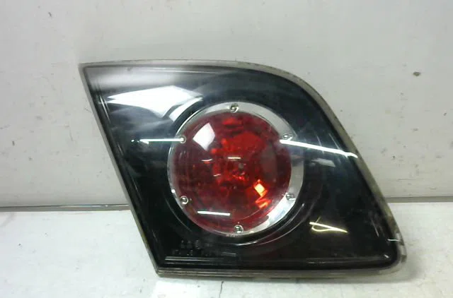 Feu arrière interieur gauche Mazda 3 (BK) 1.6 (bk14) (2003-2009) occasion