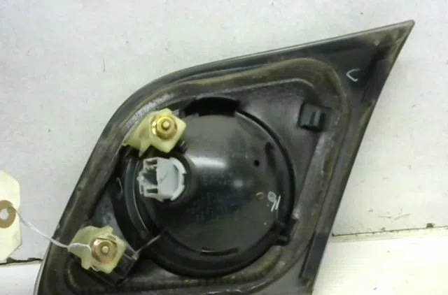 Feu arrière interieur gauche Mazda 3 (BK) 1.6 di turbo (2004-2009) occasion
