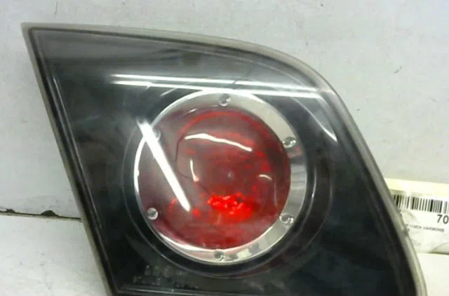 Feu arrière interieur gauche Mazda 3 (BK) 1.6 di turbo (2004-2009) occasion