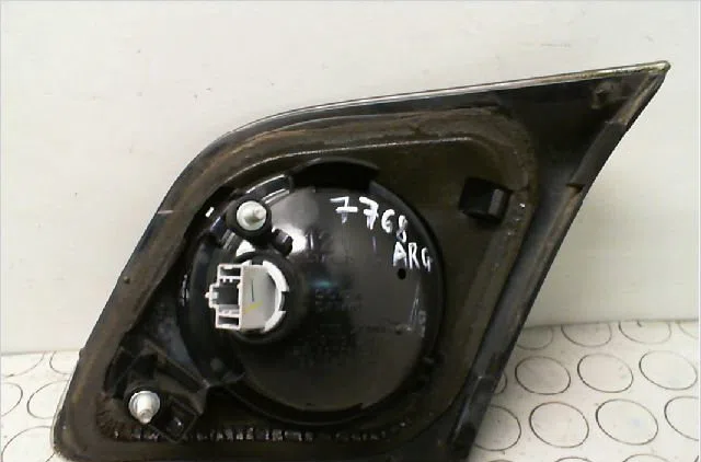 Feu arrière interieur gauche Mazda 3 (BK) 1.6 di turbo (2004-2009) occasion
