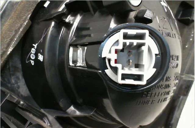 Feu arrière interieur gauche Mazda 3 (BK) 1.6 di turbo (2004-2009) occasion