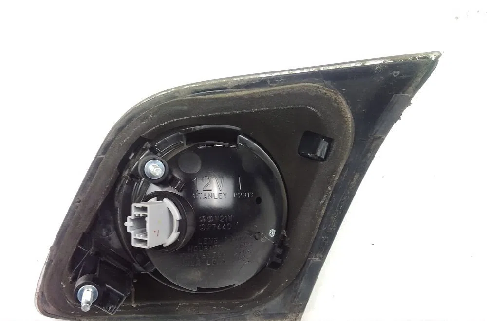 Feu arrière interieur gauche MAZDA 3 I 2008 occasion