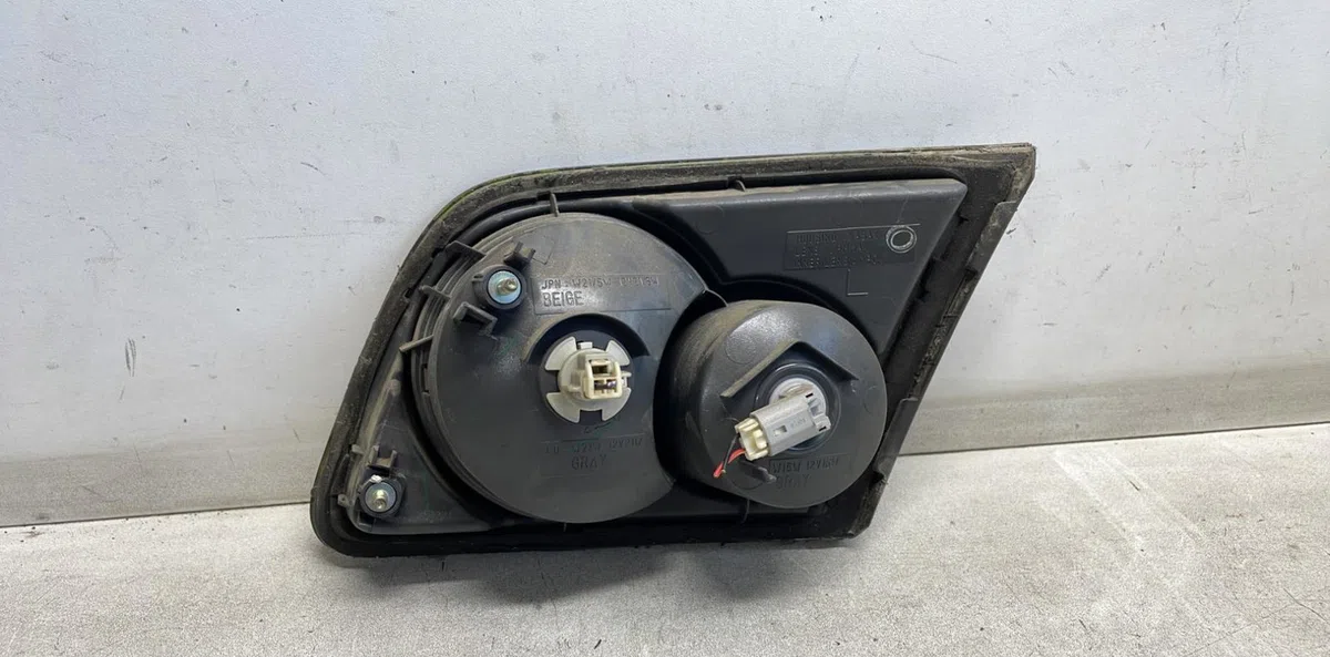 Feu arrière interieur gauche Mazda 6 Hatchback (GG) 2.0 di (gg14) (2002-2007) occasion