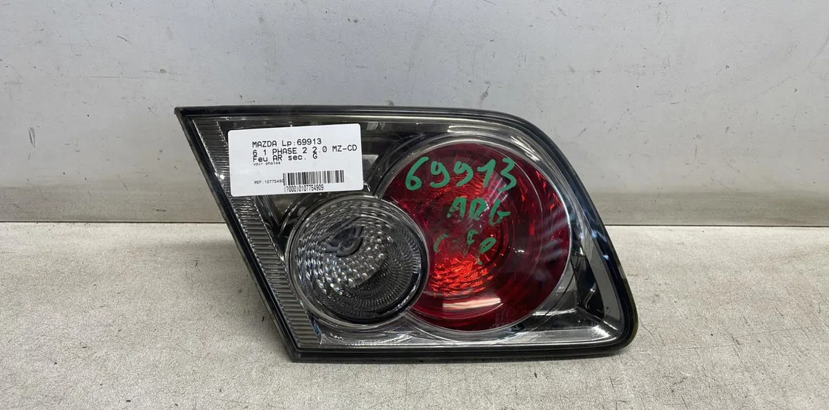 Feu arrière interieur gauche Mazda 6 Hatchback (GG) 2.0 di (gg14) (2002-2007) occasion