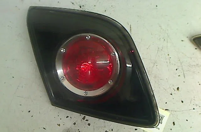 Feu arrière interieur gauche MAZDA MAZDA3 1.6 MZ CD - 110 occasion
