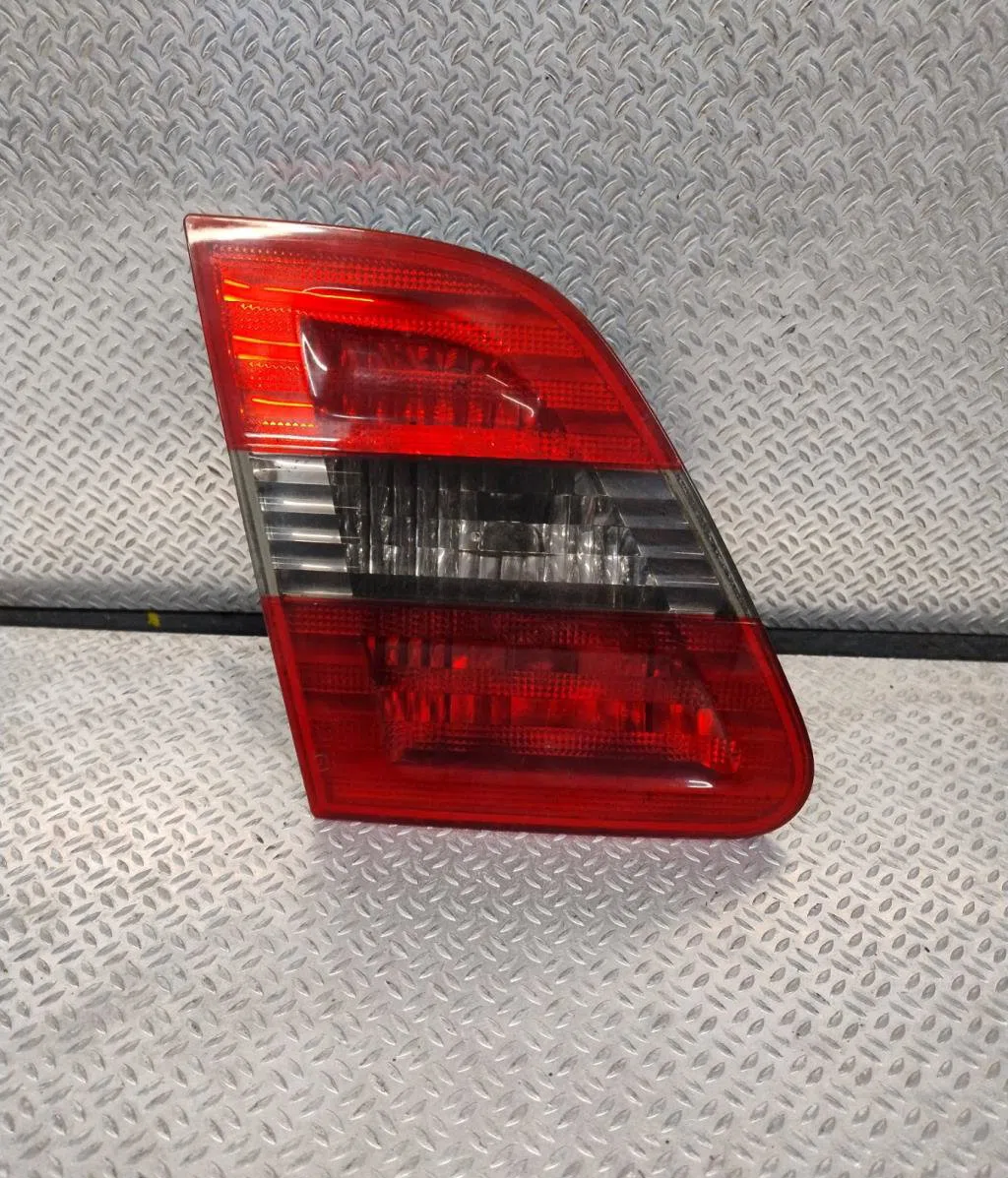 Feu arrière interieur gauche MERCEDES CLASSE B 245  CLASSE B 245 PHASE 1 occasion