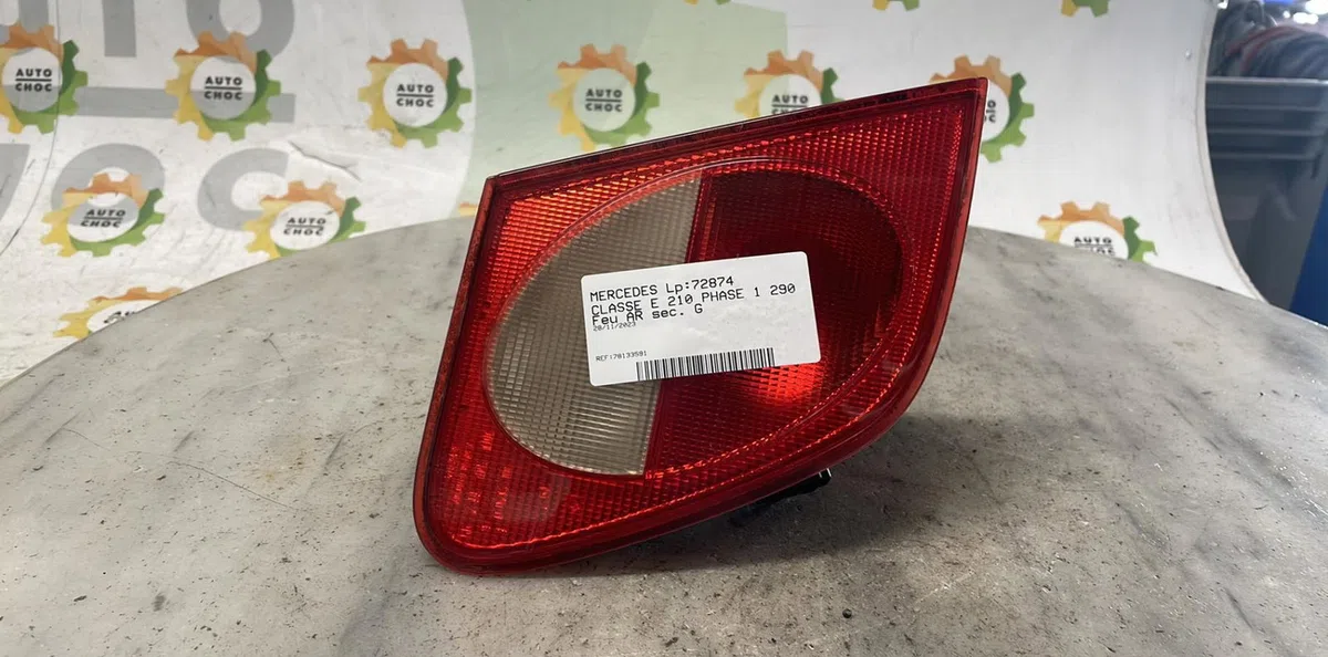 Feu arrière interieur gauche MERCEDES CLASSE E 210 PHASE 1 occasion